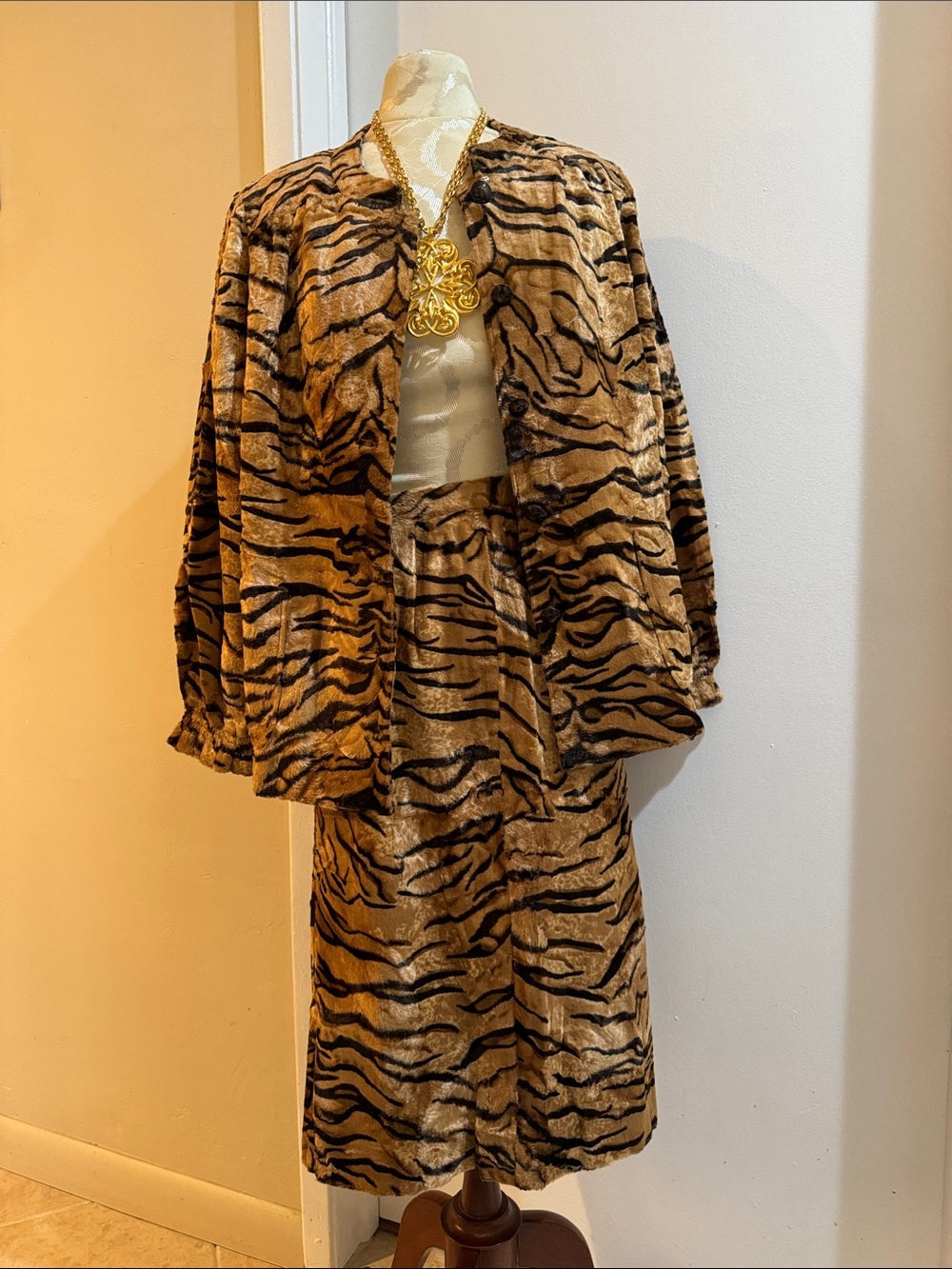 2 pc Vintage Tiger Print Velvet Fur Jacket Skirt Lined Button Zip Suit Japan